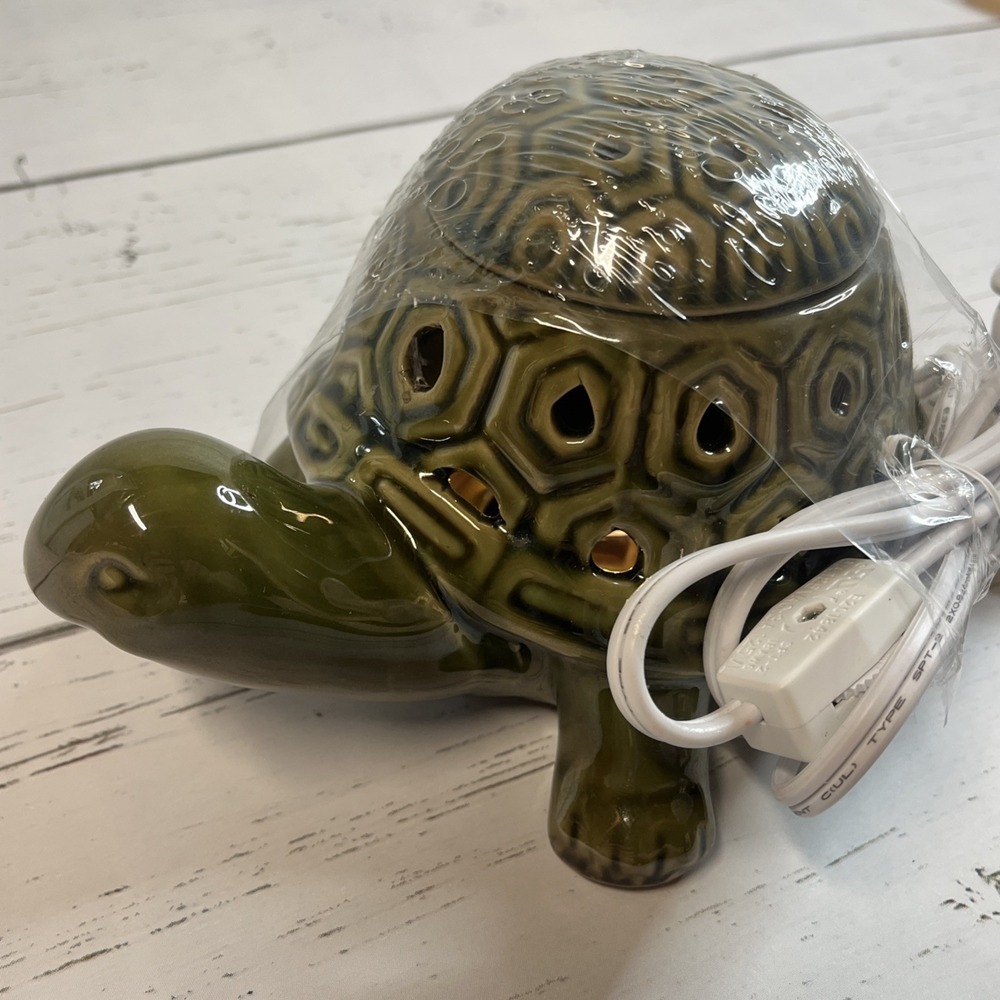 NEW Yankee Candle Turtle Electric Wax Tart Warmer LIGHT RETIRED - Picture 5 of 5